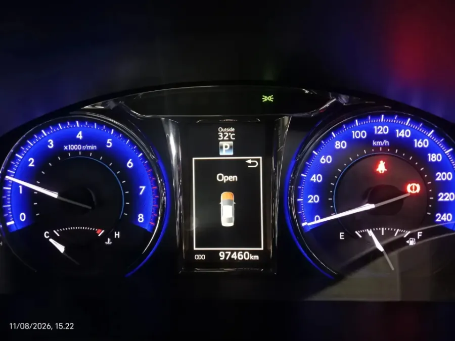 Foto Mobil Bekas Odometer Toyota Camry 2.5 V tahun 2017