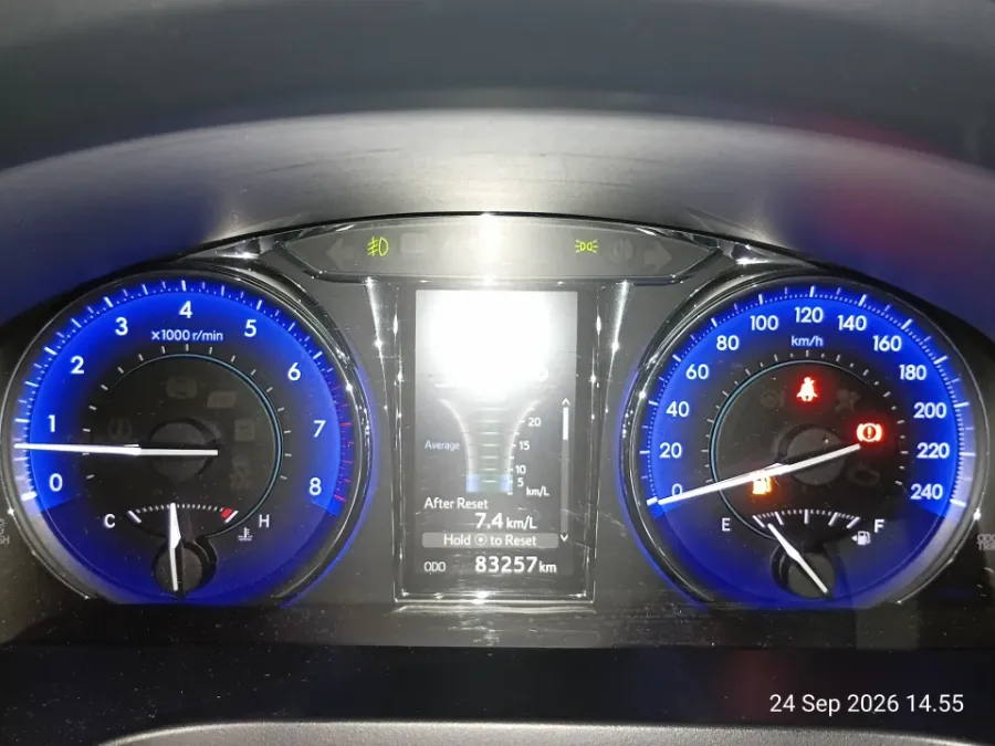 Foto Mobil Bekas Odometer Toyota Camry 2.5 V tahun 2017