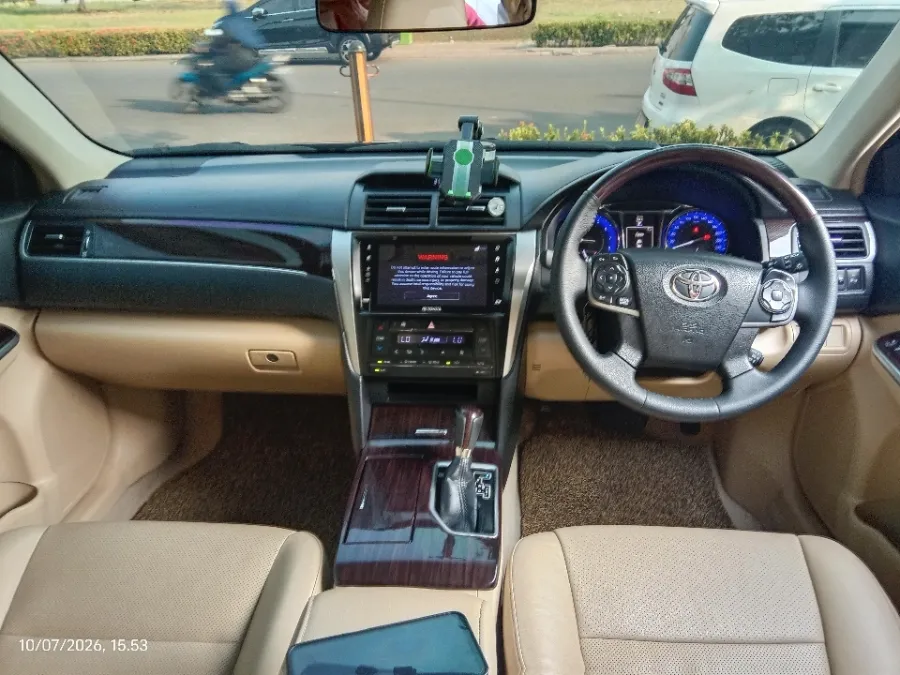 Foto Mobil Bekas Dashboard Toyota Camry 2.5 V tahun 2018