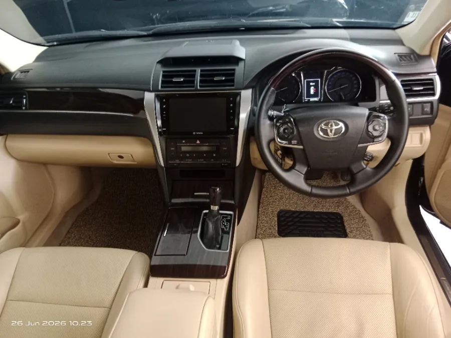Foto Mobil Bekas Dashboard Toyota Camry 2.5 V tahun 2018