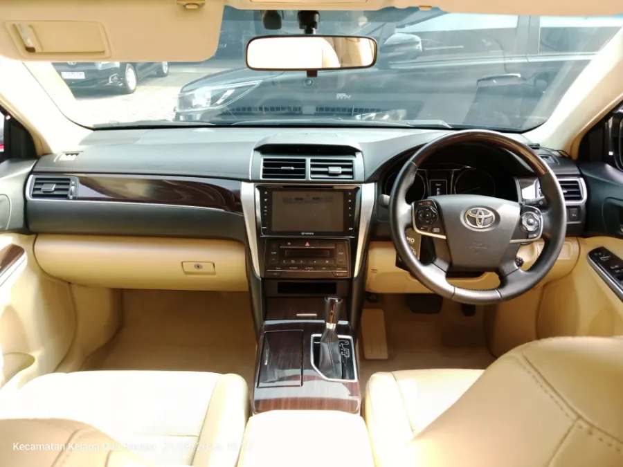 Foto Mobil Bekas Dashboard Toyota Camry 2.5 V tahun 2018