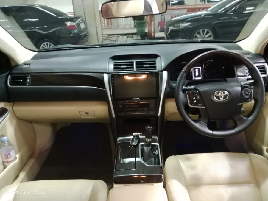 Foto Mobil Bekas Dashboard Toyota Camry 2.5 V tahun 2018