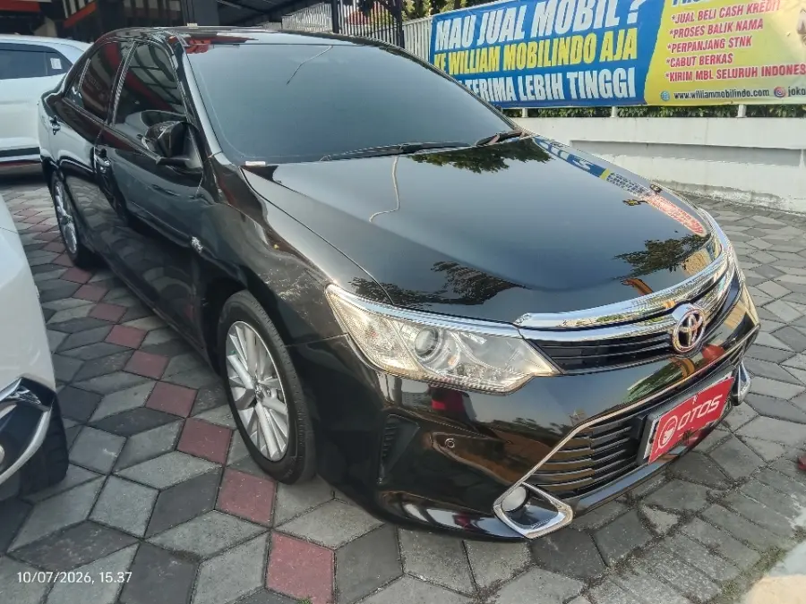 Foto Mobil Bekas Kanan Depan Toyota Camry 2.5 V tahun 2018