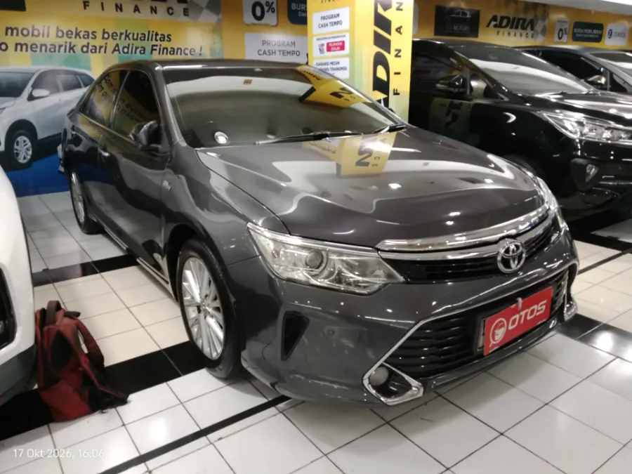 Foto Mobil Bekas Kanan Depan Toyota Camry 2.5 V tahun 2018