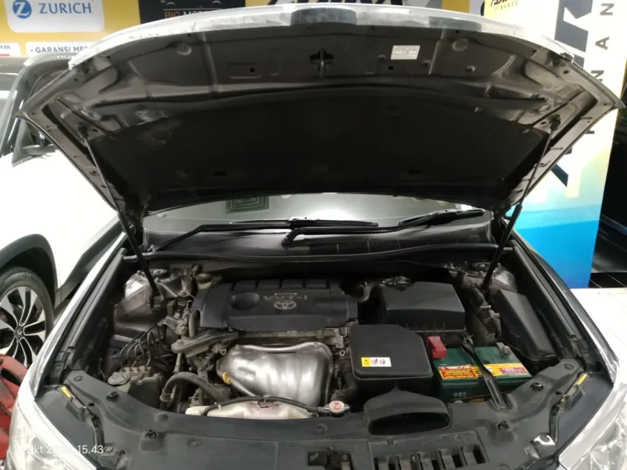Foto Mobil Bekas Mesin Toyota Camry 2.5 V tahun 2018