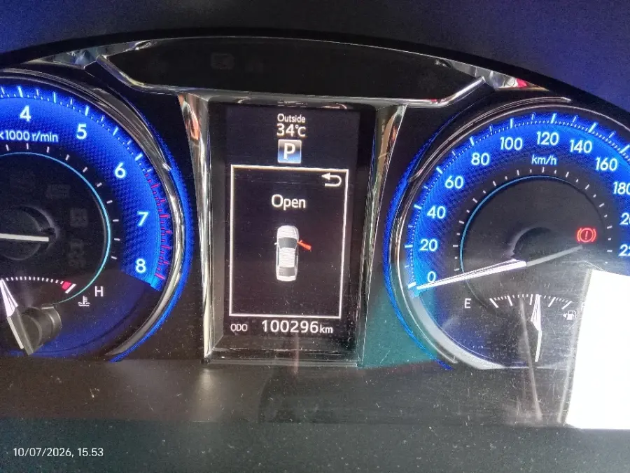 Foto Mobil Bekas Odometer Toyota Camry 2.5 V tahun 2018