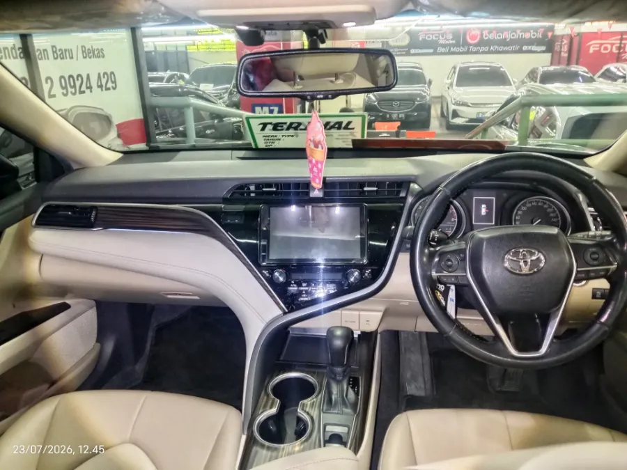 Foto Mobil Bekas Dashboard Toyota Camry 2.5 V tahun 2019