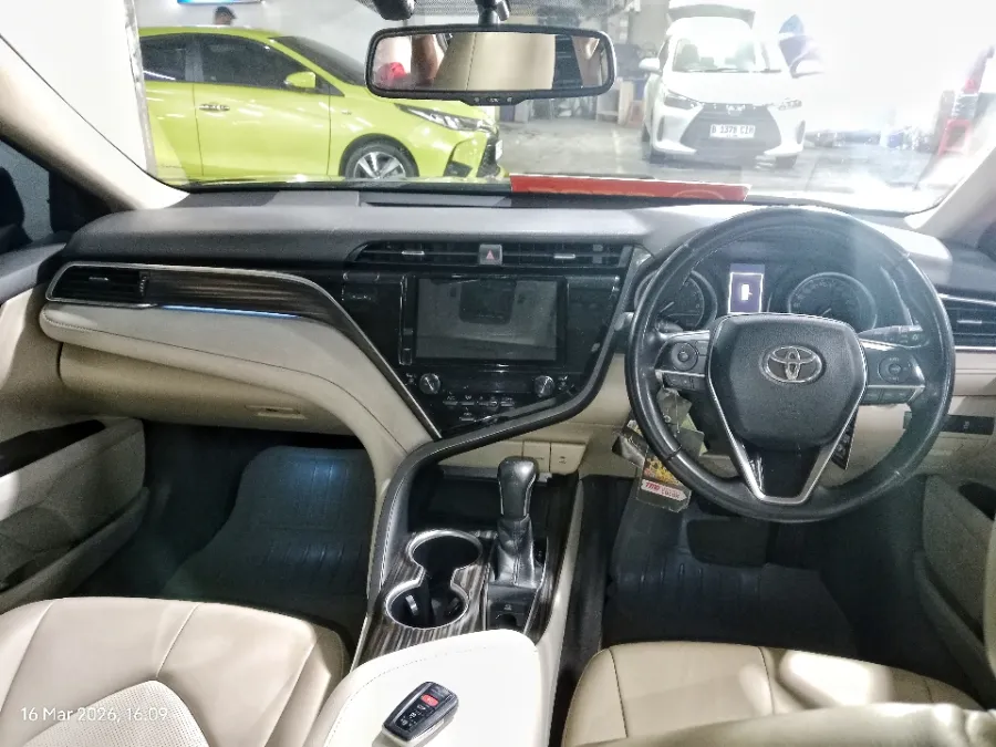Foto Mobil Bekas Dashboard Toyota Camry 2.5 V tahun 2019