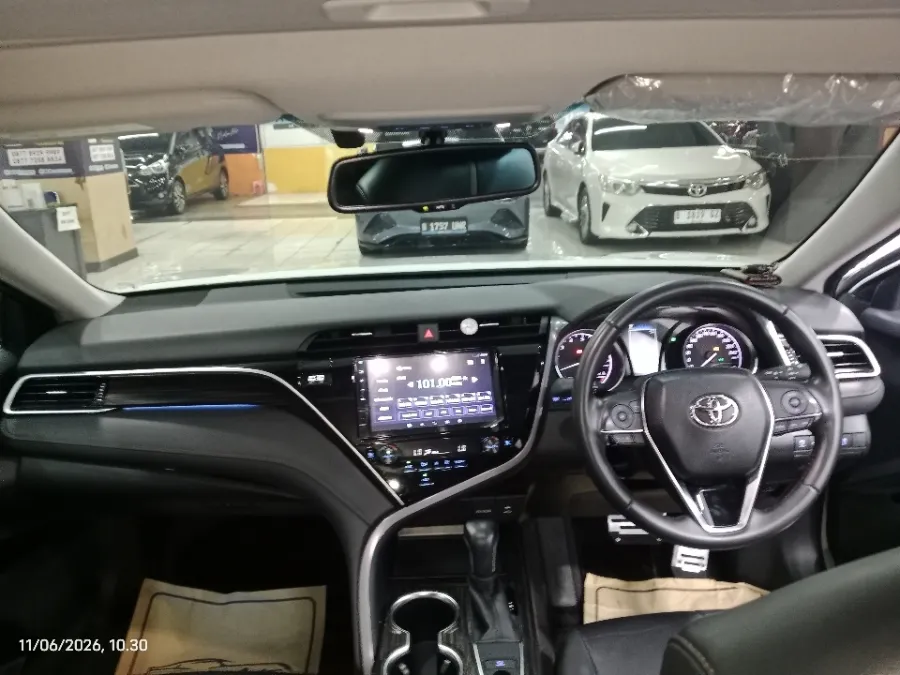 Foto Mobil Bekas Dashboard Toyota Camry 2.5 V tahun 2019