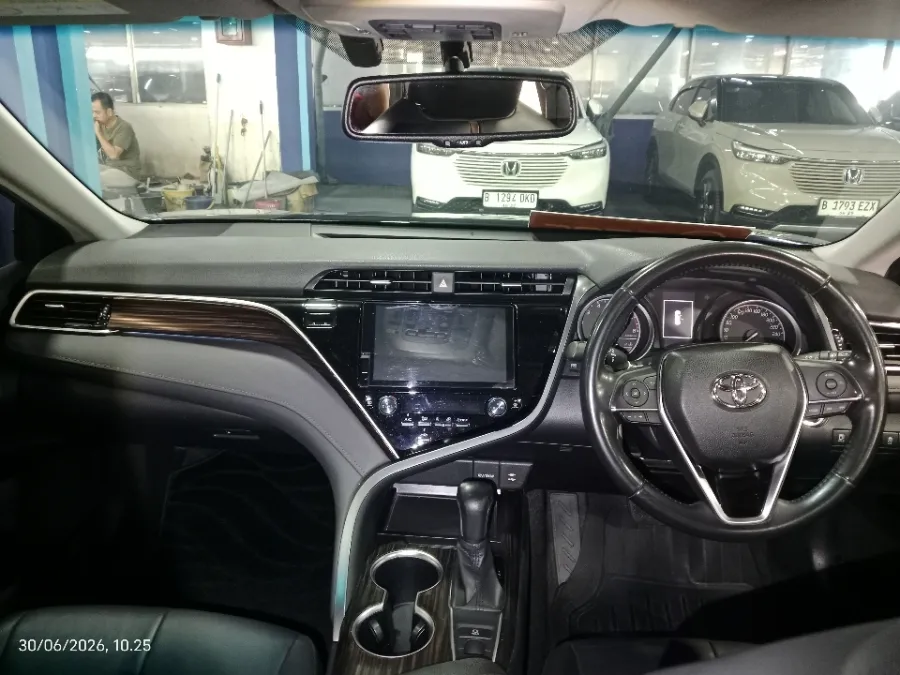 Foto Mobil Bekas Dashboard Toyota Camry 2.5 V tahun 2019