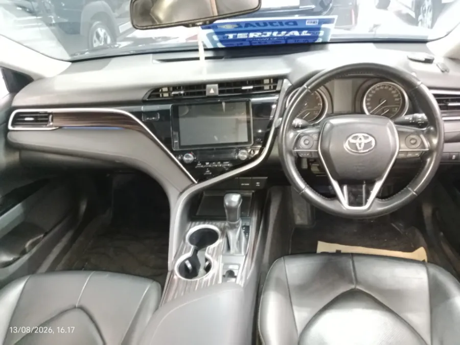 Foto Mobil Bekas Dashboard Toyota Camry 2.5 V tahun 2019