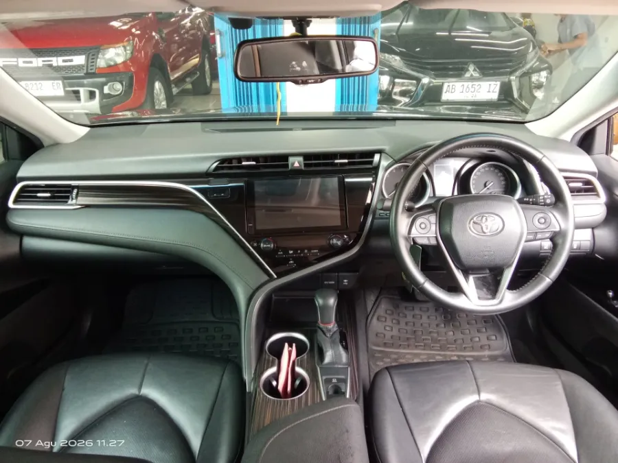 Foto Mobil Bekas Dashboard Toyota Camry 2.5 V tahun 2019