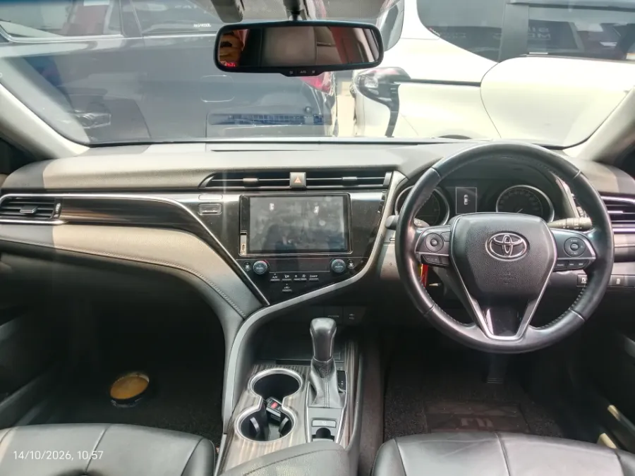 Foto Mobil Bekas Dashboard Toyota Camry 2.5 V tahun 2019