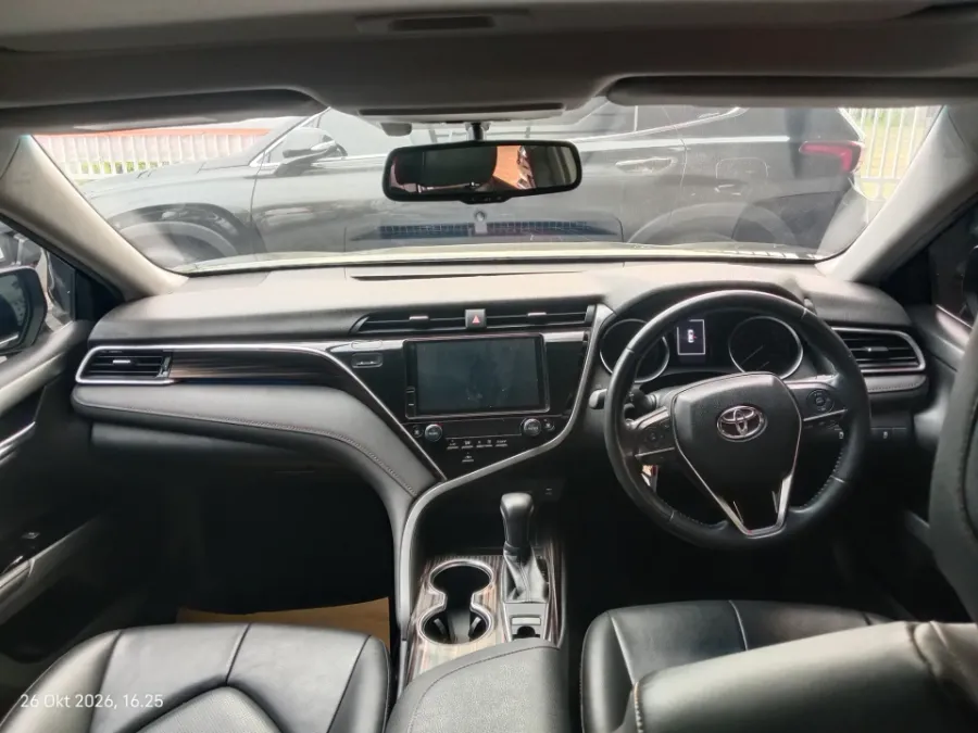 Foto Mobil Bekas Dashboard Toyota Camry 2.5 V tahun 2019