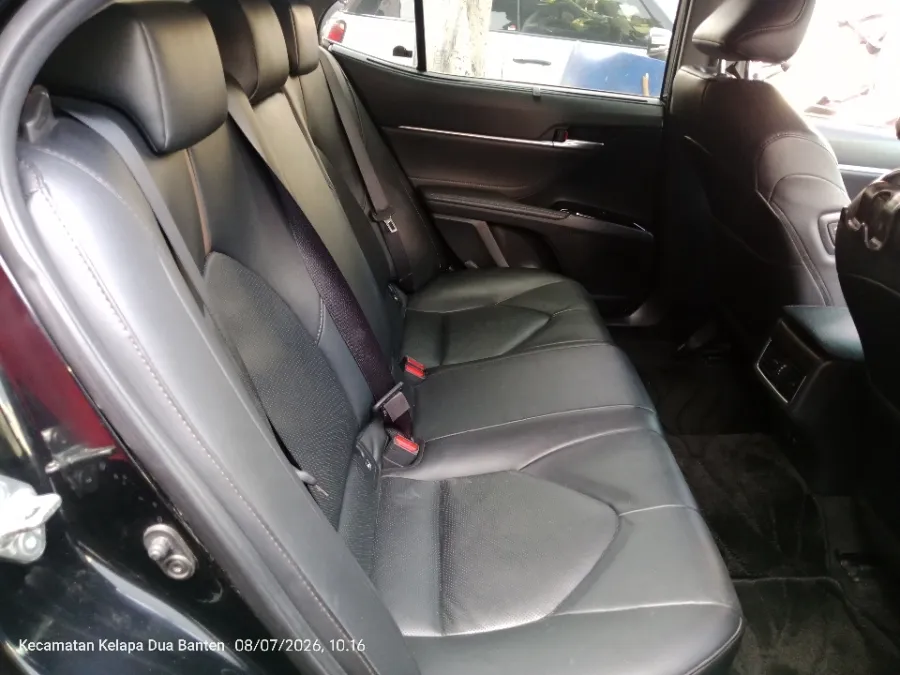 Foto Mobil Bekas Kabin Belakang Toyota Camry 2.5 V tahun 2019