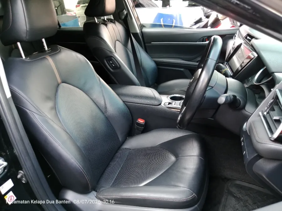 Foto Mobil Bekas Kabin Depan Toyota Camry 2.5 V tahun 2019