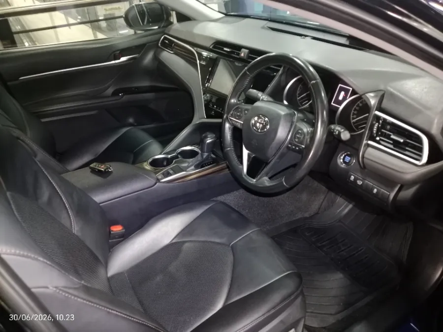 Foto Mobil Bekas Kabin Depan Toyota Camry 2.5 V tahun 2019