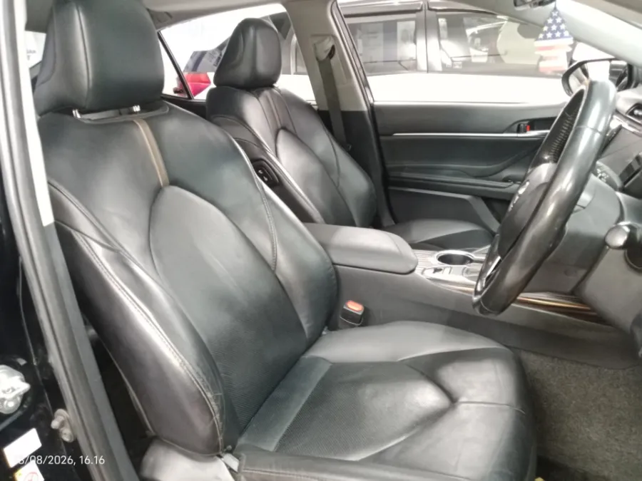 Foto Mobil Bekas Kabin Depan Toyota Camry 2.5 V tahun 2019