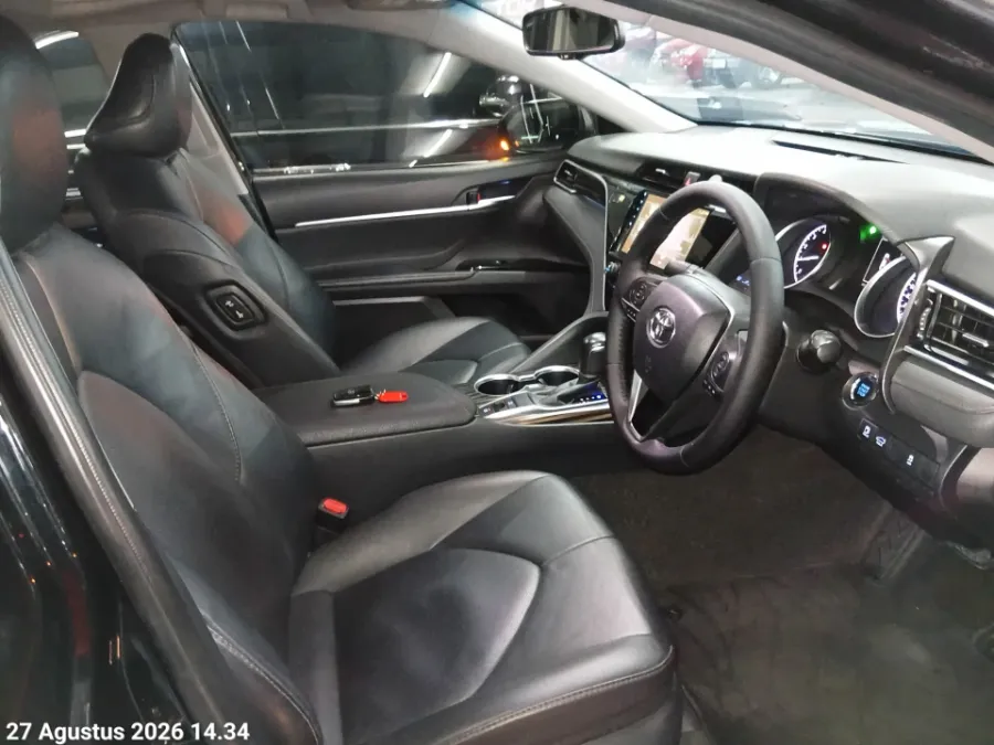 Foto Mobil Bekas Kabin Depan Toyota Camry 2.5 V tahun 2019