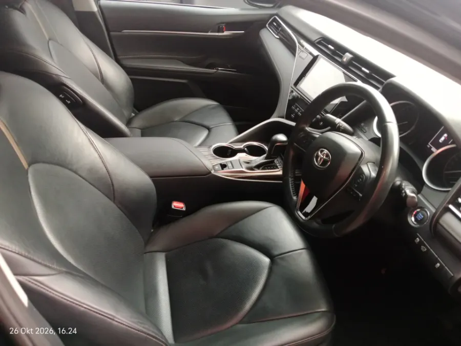 Foto Mobil Bekas Kabin Depan Toyota Camry 2.5 V tahun 2019