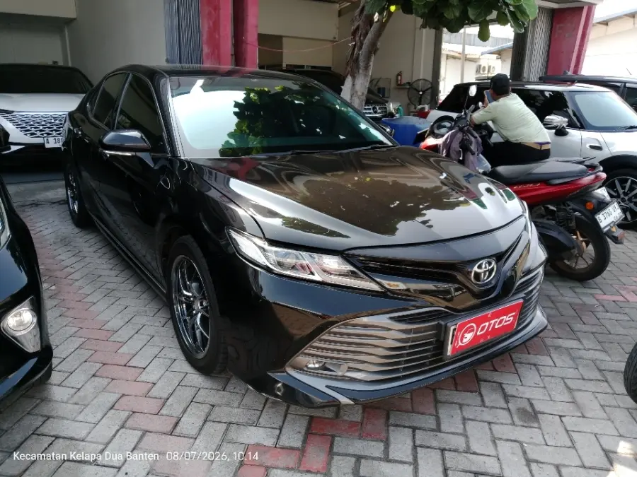 Foto Mobil Bekas Kanan Depan Toyota Camry 2.5 V tahun 2019