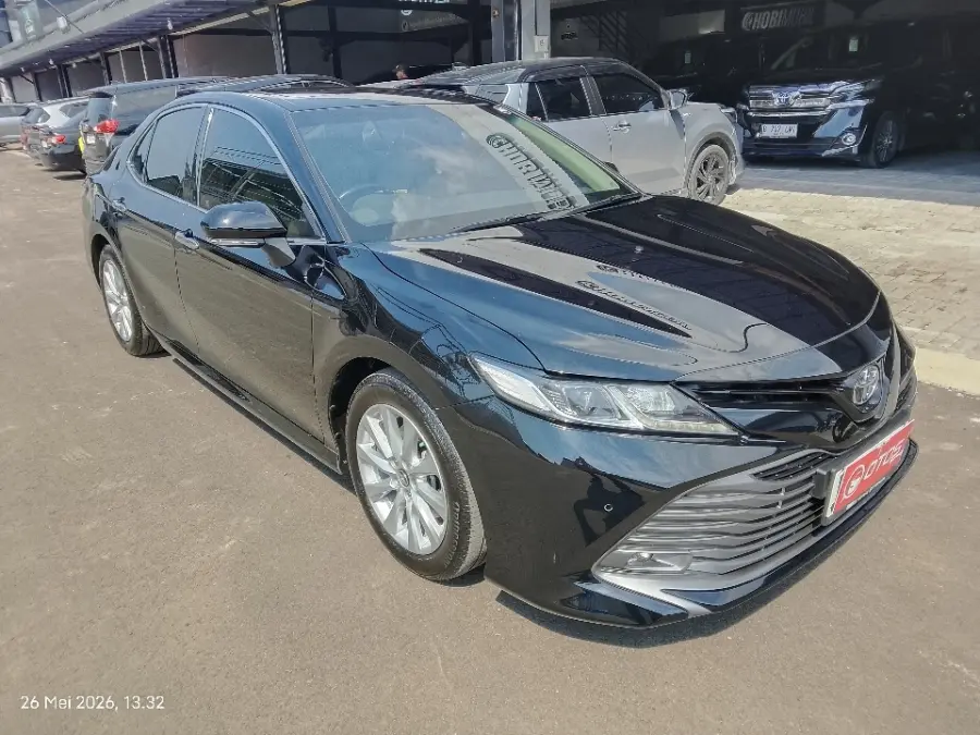 Foto Mobil Bekas Kanan Depan Toyota Camry 2.5 V tahun 2019