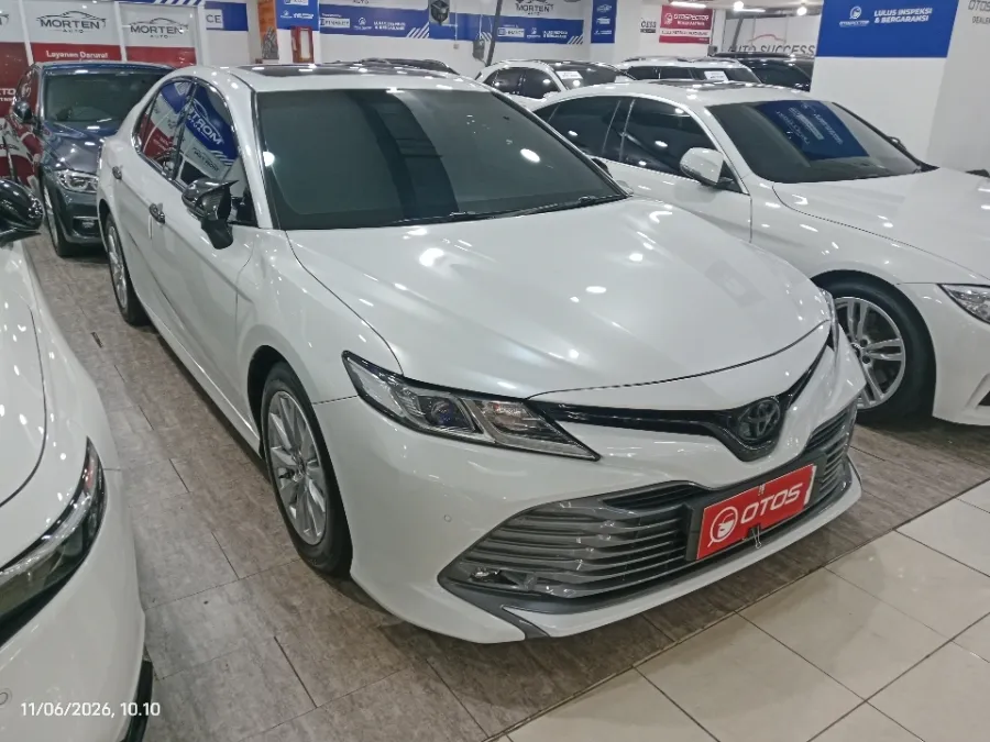 Foto Mobil Bekas Kanan Depan Toyota Camry 2.5 V tahun 2019