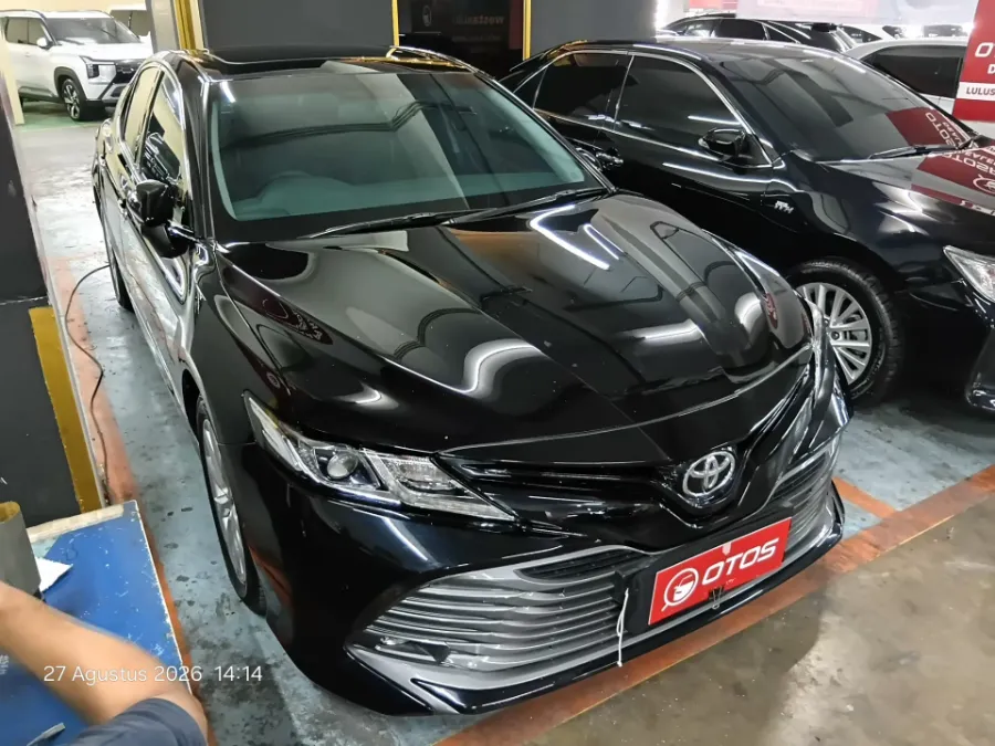 Foto Mobil Bekas Kanan Depan Toyota Camry 2.5 V tahun 2019