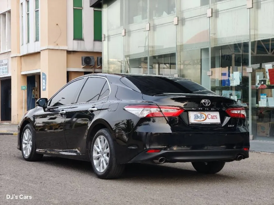 Foto Mobil Bekas Kiri Belakang Toyota Camry 2.5 V tahun 2019