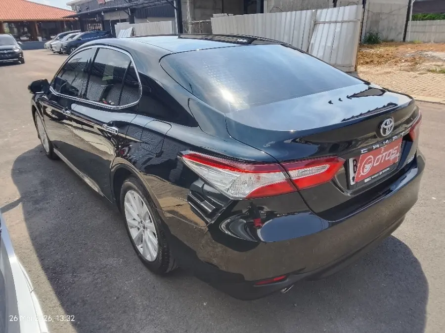 Foto Mobil Bekas Kiri Belakang Toyota Camry 2.5 V tahun 2019
