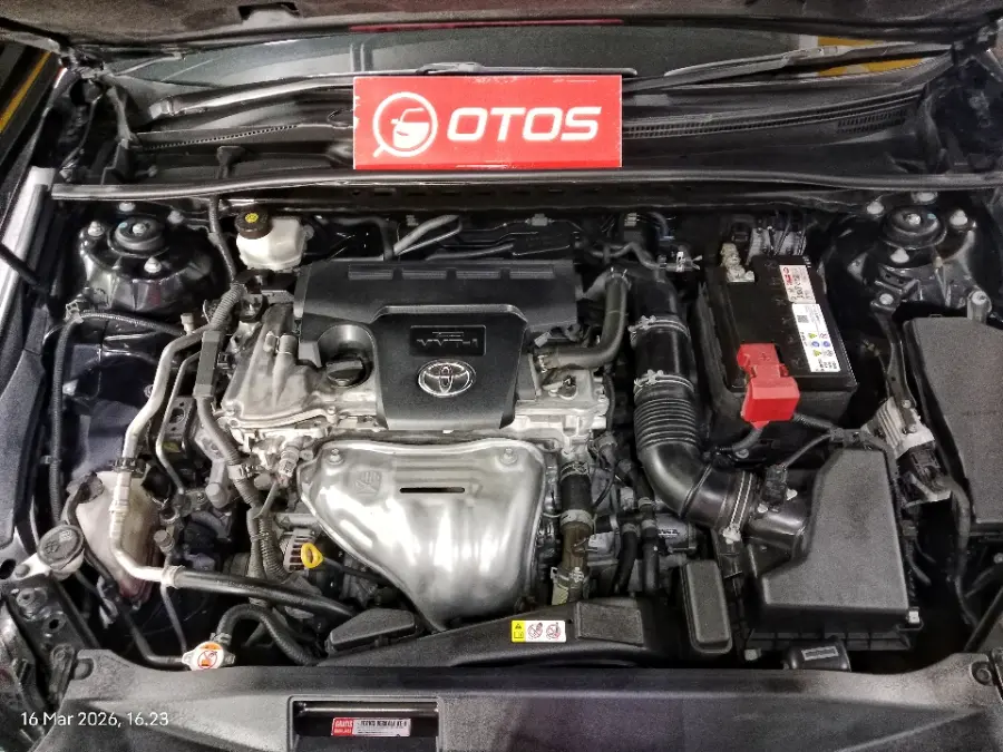 Foto Mobil Bekas Mesin Toyota Camry 2.5 V tahun 2019