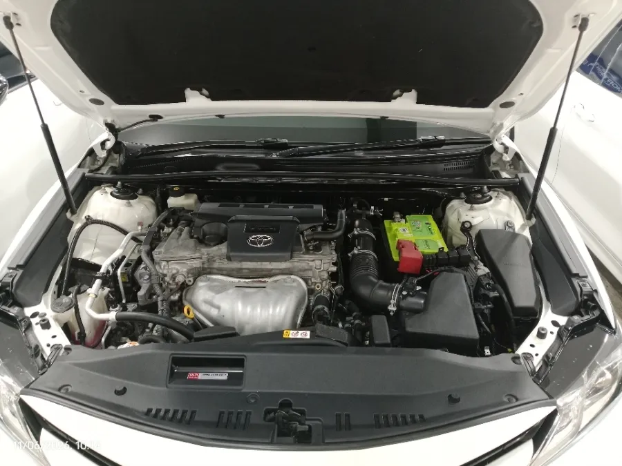 Foto Mobil Bekas Mesin Toyota Camry 2.5 V tahun 2019
