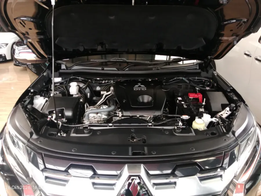 Foto Mobil Bekas Mesin Toyota Camry 2.5 V tahun 2019
