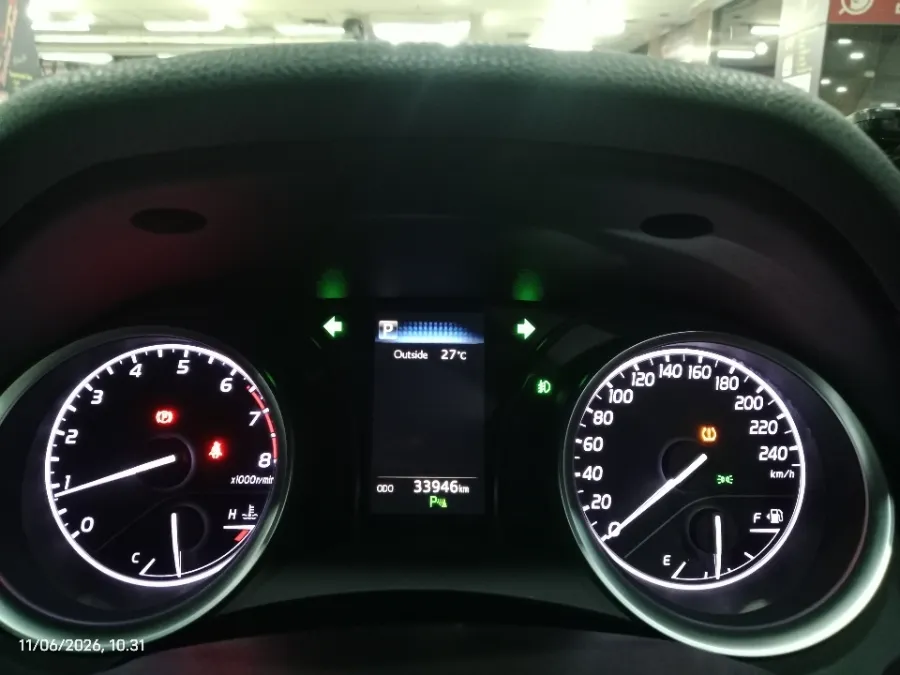 Foto Mobil Bekas Odometer Toyota Camry 2.5 V tahun 2019