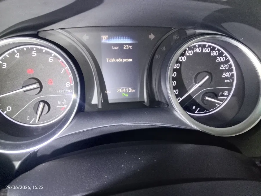 Foto Mobil Bekas Odometer Toyota Camry 2.5 V tahun 2019