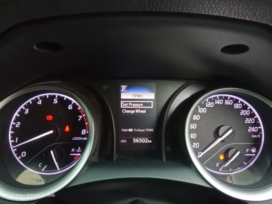 Foto Mobil Bekas Odometer Toyota Camry 2.5 V tahun 2019
