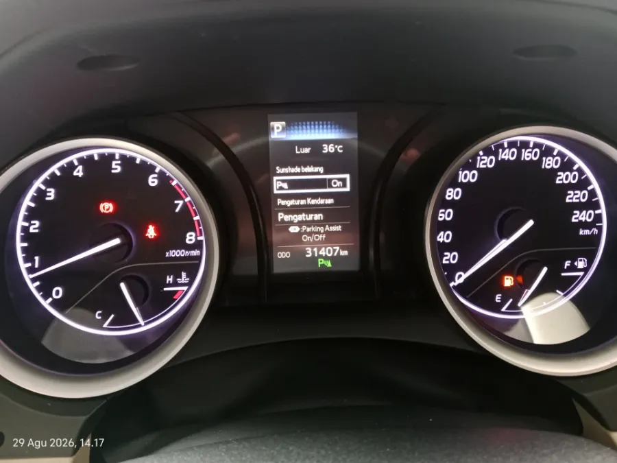 Foto Mobil Bekas Odometer Toyota Camry 2.5 V tahun 2019