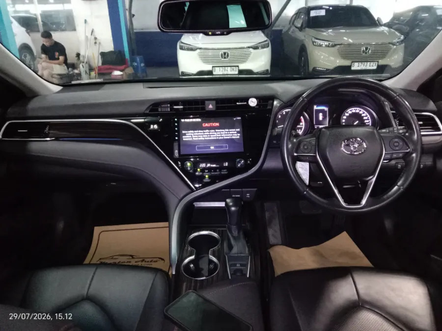 Foto Mobil Bekas Dashboard Toyota Camry 2.5 V tahun 2020