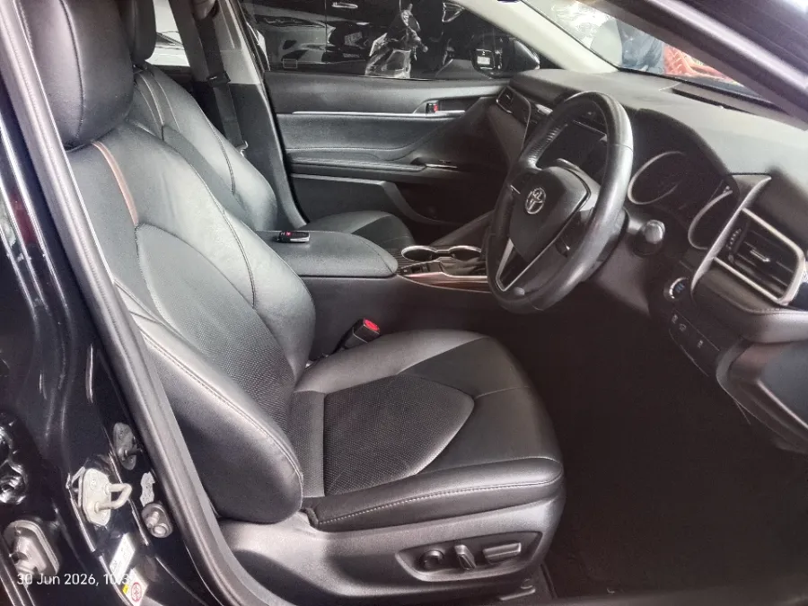 Foto Mobil Bekas Kabin Depan Toyota Camry 2.5 V tahun 2020