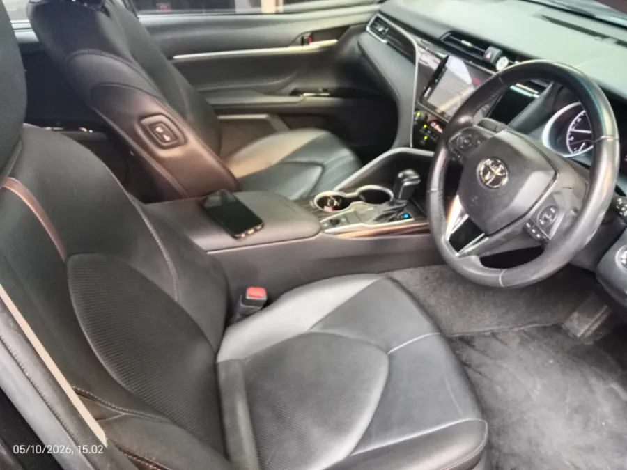 Foto Mobil Bekas Kabin Depan Toyota Camry 2.5 V tahun 2020