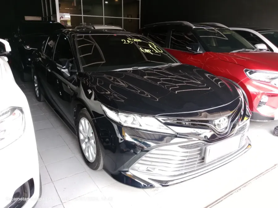 Foto Mobil Bekas Kanan Depan Toyota Camry 2.5 V tahun 2020