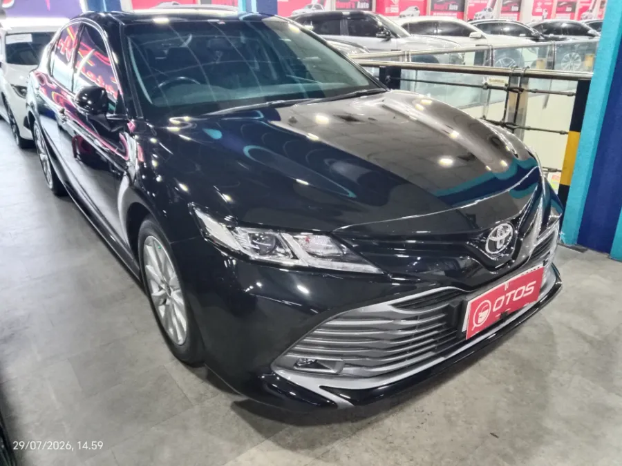 Foto Mobil Bekas Kanan Depan Toyota Camry 2.5 V tahun 2020