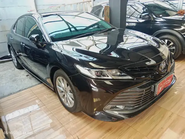 2020 Toyota Camry 2.5 V