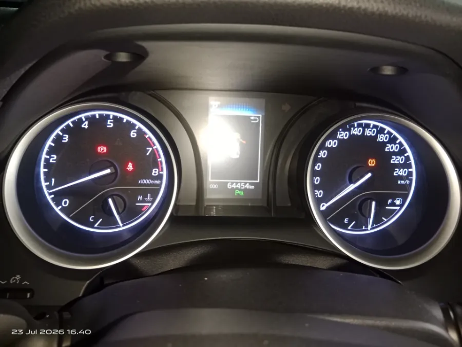 Foto Mobil Bekas Odometer Toyota Camry 2.5 V tahun 2020