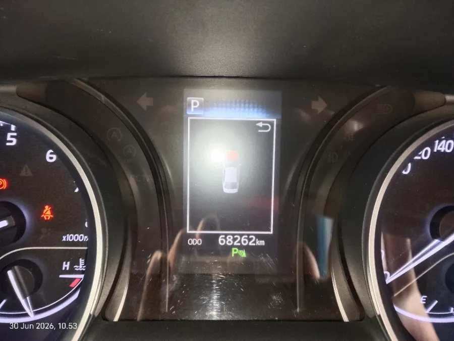Foto Mobil Bekas Odometer Toyota Camry 2.5 V tahun 2020
