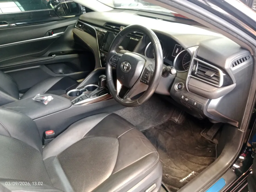 Foto Mobil Bekas Kabin Depan Toyota Camry 2.5 V tahun 2021