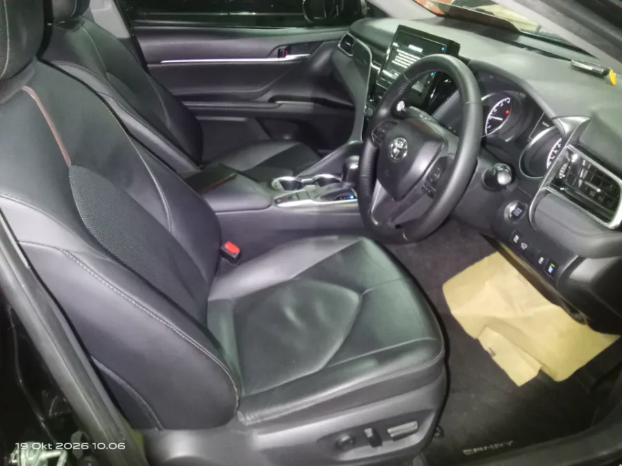 Foto Mobil Bekas Kabin Depan Toyota Camry 2.5 V tahun 2021