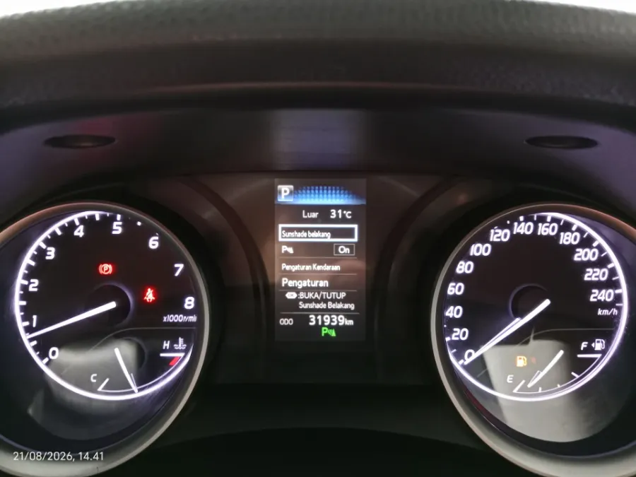 Foto Mobil Bekas Odometer Toyota Camry 2.5 V tahun 2021