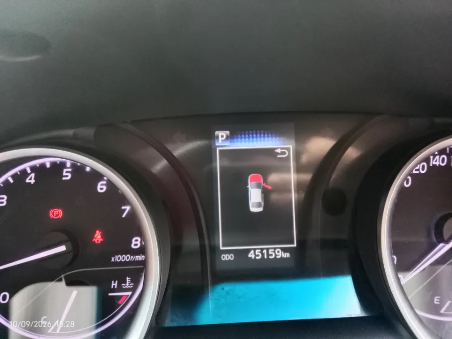 Foto Mobil Bekas Odometer Toyota Camry 2.5 V tahun 2021