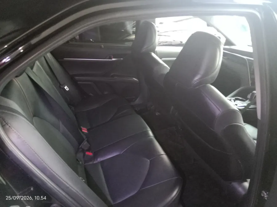 Foto Mobil Bekas Kabin Belakang Toyota Camry 2.5 V tahun 2022